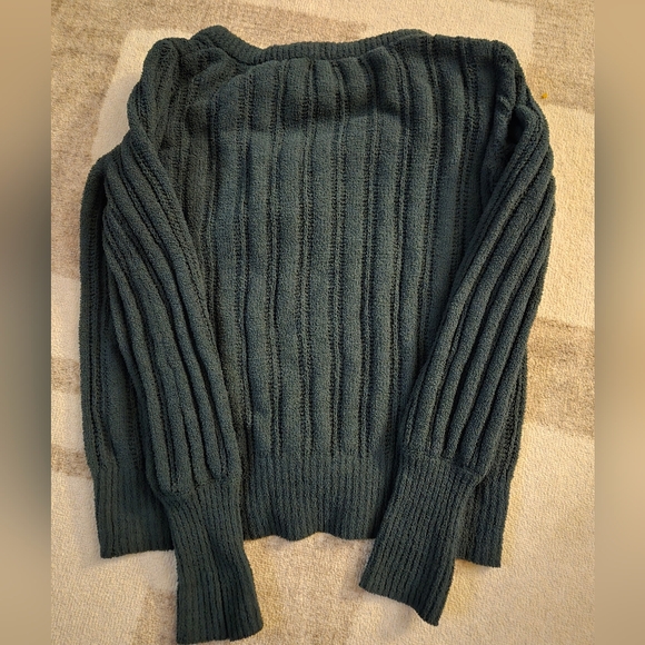 V-Neck Pullover Sweater - Picture 5 of 8